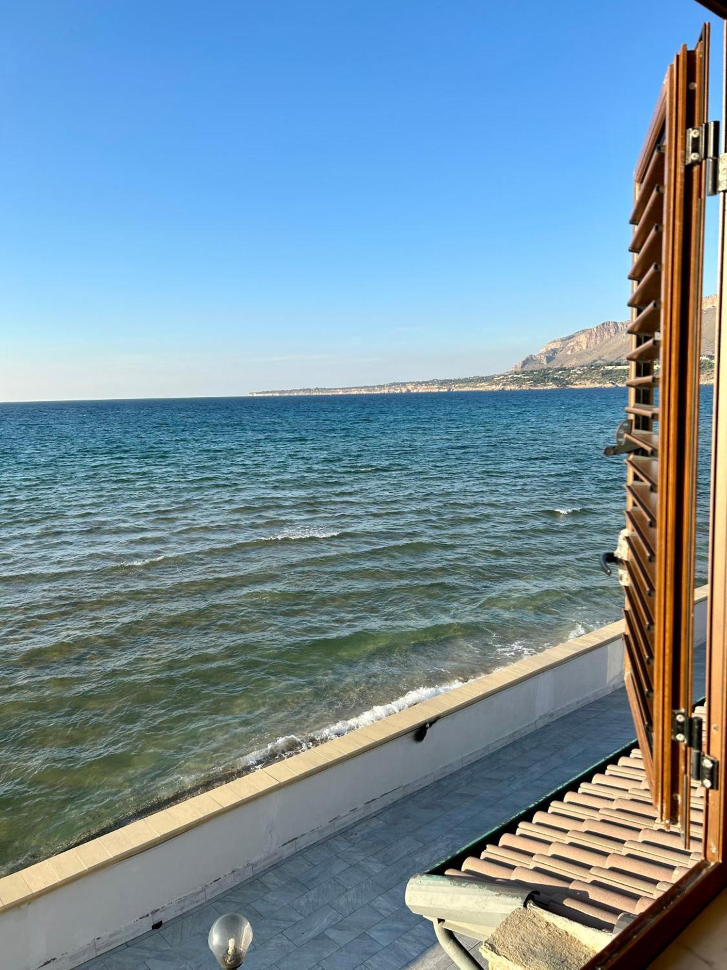 Вилла Casa Vacanza Barbera - In Riva Al Mare Траппето Экстерьер фото