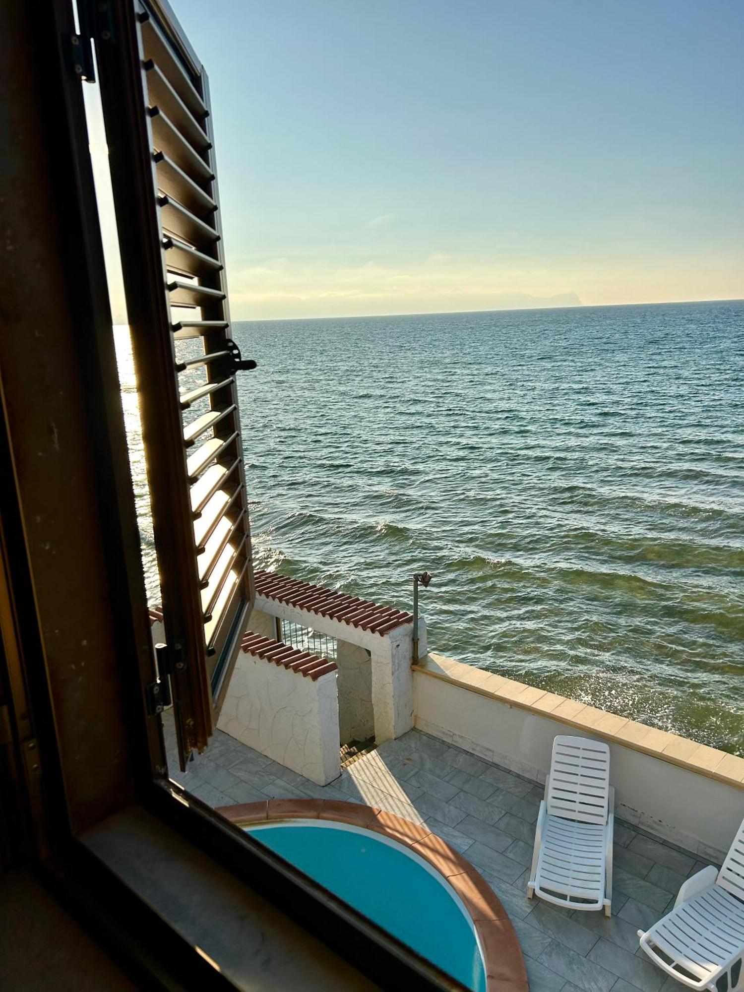 Вилла Casa Vacanza Barbera - In Riva Al Mare Траппето Экстерьер фото